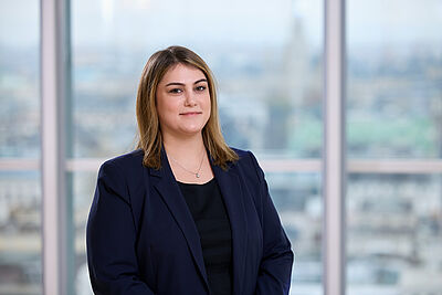 Porträt von Frau Michaela Weber.